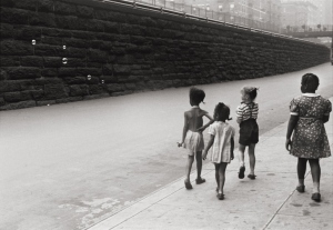 New York City (Girls looking at bubbles), 1945